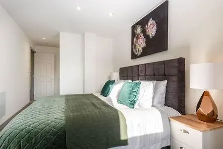 Spacious 2 Bedroom Apartment In Central Hull Kingston upon Hull